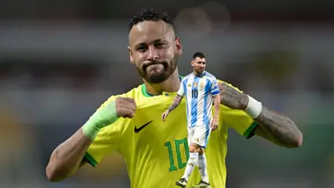 Neymar pulls his Brazil jersey and Lionel Messi walks confused as he wears the Argentina national team jersey. (Source: Getty Images, Messi Xtra X)