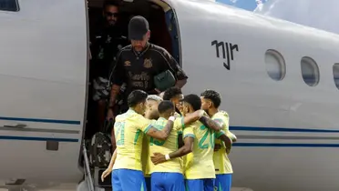 Neymar walks off his private jet while the Brazilian national team players celebrate a goal together. (Source: Neymar Jr., Telecom Asia)
