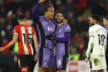 The Liverpool squad won 0-2 on their visit to Sheffield United and remains one point behind leaders Arsenal in the Premier League.